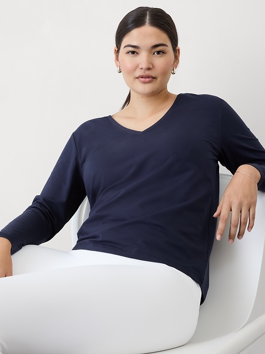 Image number 4 showing, Essential Long V-Neck Top